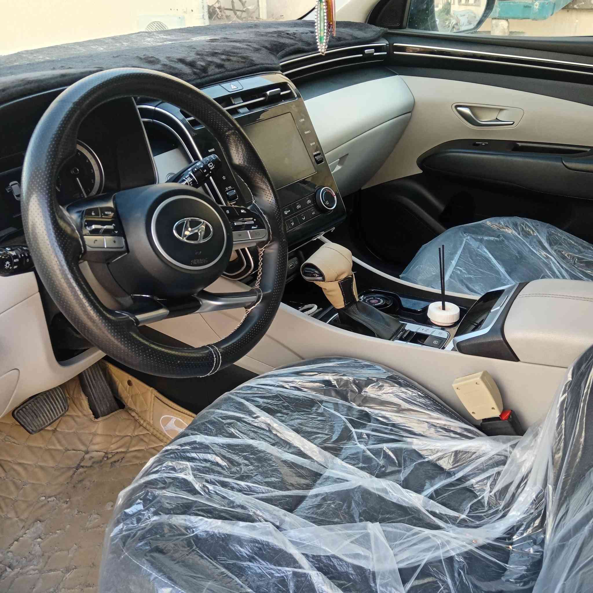 سياره توسان ٢٣ خليجي مكفوله عده طخه جوه قبق البانزين السعر خاص او الاتصال ***********
