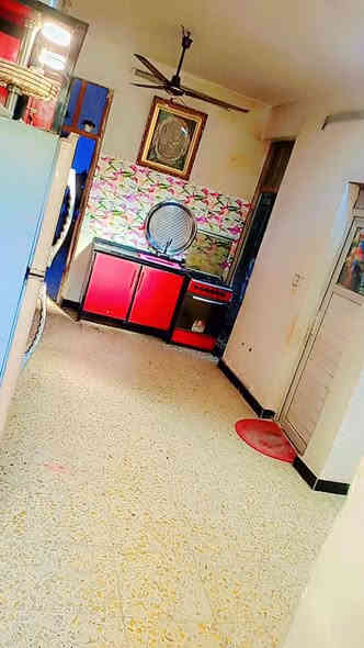 سلام عليكم 
بيت للبيع حي سلام كماليه شارع المستشفى جديد 100متر 5*20*
يتكون البيت من غرفة نوم 5*5*صاله 
وحمام داخلي بيت صطحين بيتونه صب مسلح 
ستقبال 5*4حمام خارجي 
كهرباء مجاري ماء انترنيت ظوئي كوله كالمل فول للخير ***********سعر معقول خابر 
وتدلل بيع مستعجل زراعي مكاتبه فقط
