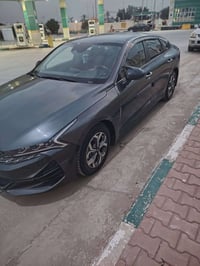 للبيع كي 5 2021 فئة LXS محرك 1600 تيربو حادثه فقط ربع جاملغ السايق وال...