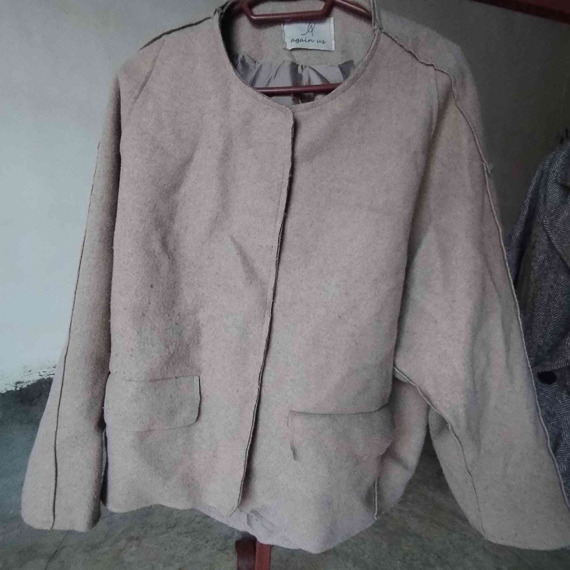 الحمدُ لله أولًا وآخرًا، وبتوفيقه نبدأ خطوة جديدة من قرية الزرارية.
محل ملابس نسائية وأطفال و رجاليه ، اختيارُه قائم على البساطة والراحة قبل كل شيء، وذوق يناسب الاستعمال اليومي ويقارب احتياج الناس.
حرصنا أن تكون القطع مناسبة للجميع، بأسعار واضحة وثابتة، بعيدًا عن التكلّف.
الموقع: قرية الزرارية –  قرب مدرسه ابن مسعود 
كوت النسائية بسعر 4000 دينار، وملابس الأطفال بسعر 3000 دينار.أو قطعتين 5000
جاكيت رجالي 4000
تراك 5000


**إذا كنت صاحب هذا الإعلان وتريد حذفه لأي سبب، رجاءا أرسل رسالة إلى الدعم الفني**