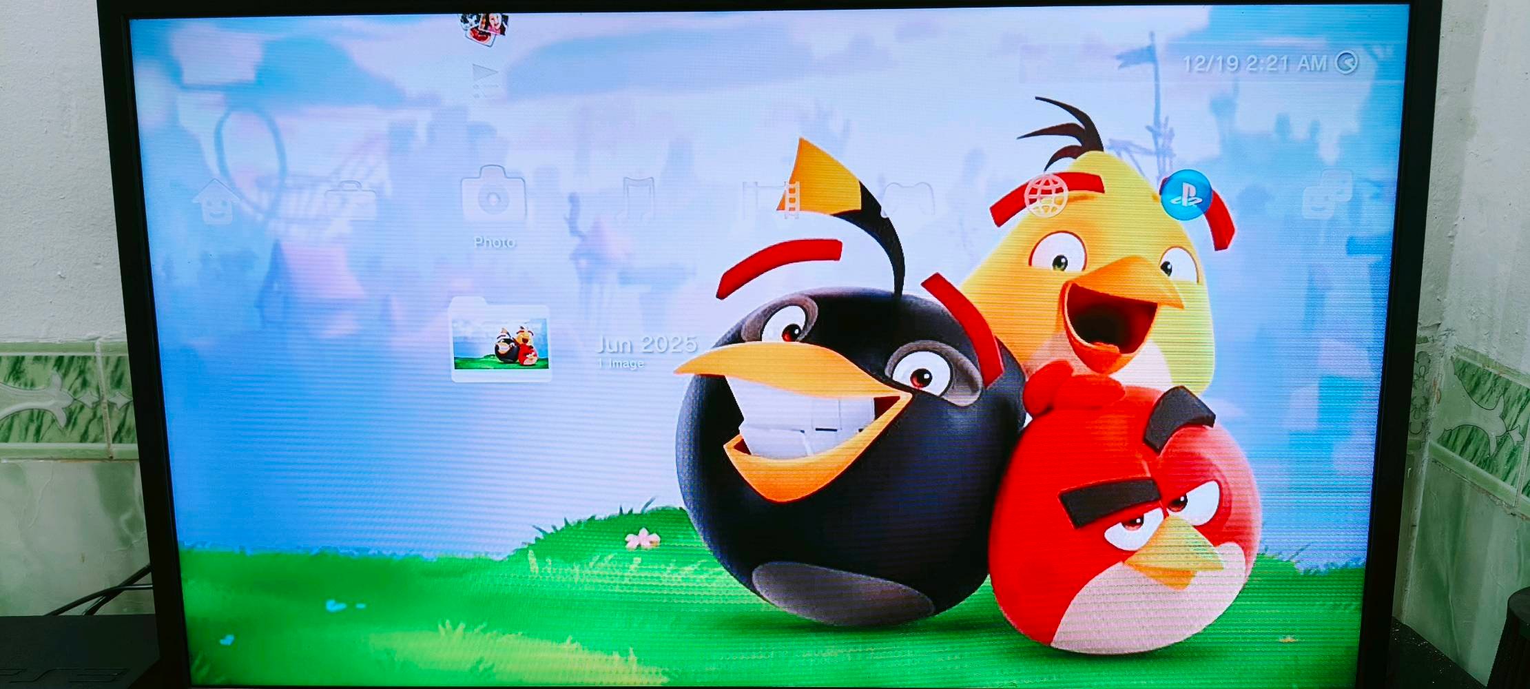 سلام عليكم للبيع بلي 3 سلم او مراوس بxbox 360 البلي كامل ملحقات واير تشغيل و av يشغل بس av يده وحده بي 17 لعبه gta و pes و اله الحرب وغيره ذاكرته 300 وياه كارتونه مكان ناصريه سوق الشيوخ حي العسكري الاستفسار ع رقم ***********