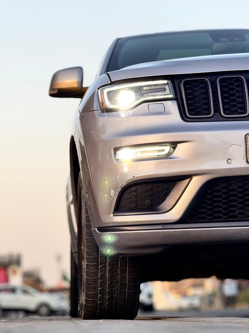 السلام عليكم
جيب كراند شيروكي لمتدد اكس
فول مواصفات الاخير
بيها جامغ وبنيد ماواصله لا لغد ولاشاصي
موديل 2019 سياره جديد من ناحيه الحداده 
كير مكينه بشرط
عينه صفر مسج صافيه
ماشيه 73 مايل 
السعر : 215 وبيها مجال 
العنوان البصره مناوي باشا 
الاستفسار على الرقم الاتي:
***********
***********
