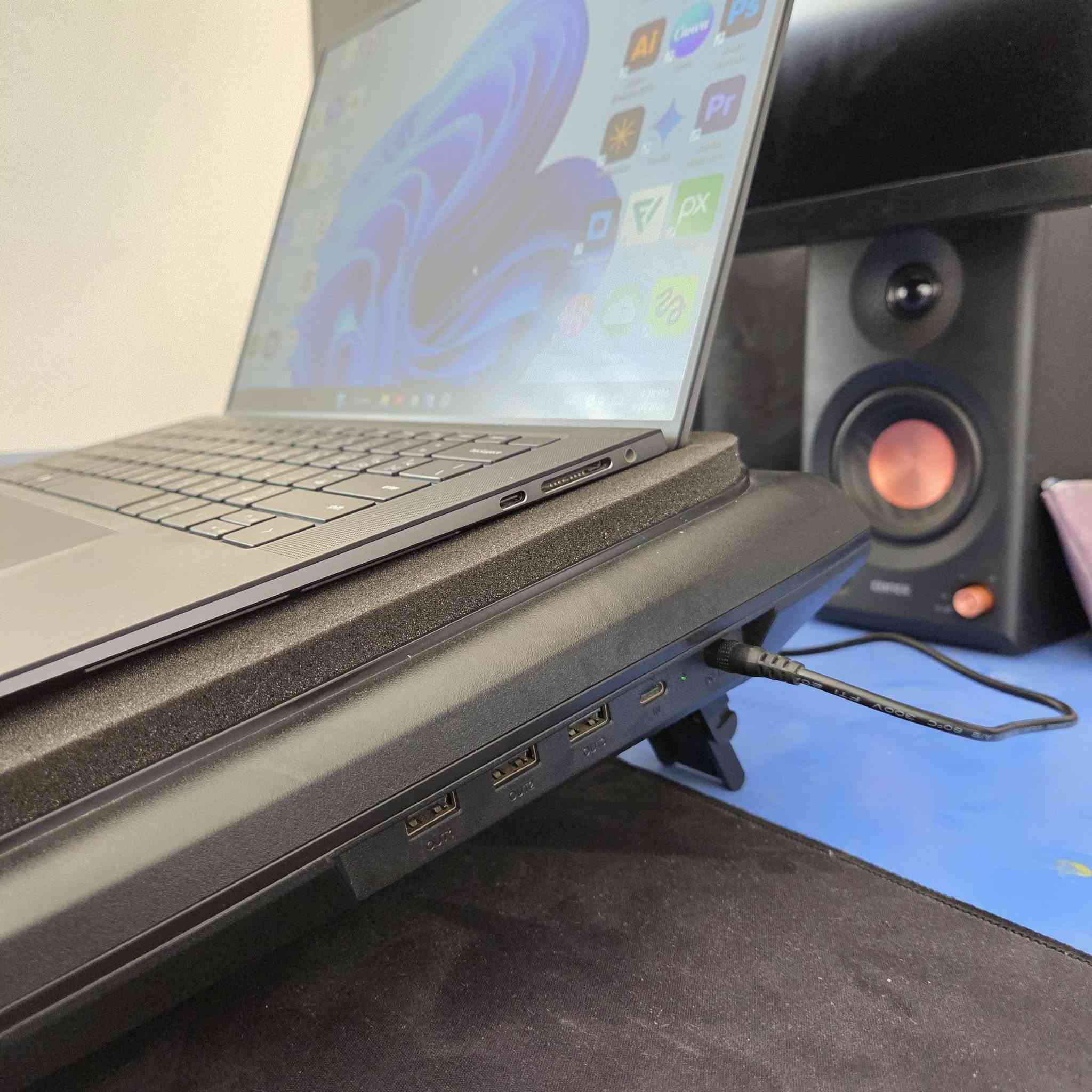 ساردکەرەوەی لاپتۆپی llano V12

- خێرایی پانکەکەی تاوەکو 2800 RPM بەرز دەکرێتەوە کە توانای ئەوەی هەیە پلەی گەرمی لاپتۆپەکەت لە 86 پلەی سیلیزی بکاتە 64c  

- 4 دەرچەی USB هەیە دانەیەکیان Type-C یە کە دەتوانی وەکو بارگاویکەرەوە بەکاریان بهێنیت بۆ ماوس و کیبۆرد و مۆبایل و ئامێری تر

 - ئیسفەنجێکی هەیە کە وا دەکات دەنگی پانکەکان کەم بێتەوەو هەواش بەفیڕۆ نەچێت بۆ دەرەوە بەڵکو هەمووی بچێتە ناو لاپتۆپەکە

- دەتوانی وەکو ستاندیش بەکاریبهێنیت بۆ بەرزکردنەوەی لاپتۆپەکەت

- 2 فلتەری لەگەڵە بۆ ژێرەوەی ساردکەرەوەکە بۆ ئەوەی تۆز و خۆڵ نەچێتە  ژوورەوە 

- گونجاوە بۆ لاپتۆپی قەبارە 13 ئینج تاوەکو 17.3 ئینج

ـ بەتایبەت لە وەرزی هاوین ئەو جۆرە ساردکەرەوەیە زۆر پێویستە چونکە بە بەرزبوونەوەی پلەی گەرمی پڕۆسێسەری لاپتۆپ خێرایی کارکردنی کەم دەبێتەوە . 

- بڕاندی llano یەکێکە لە باشترین بڕاندەکانی فانی لاپتۆپ و لە کوردستان چەند دانەیەکی کەمی لێ بەردەستە کە ئەوانیش بە داواکاری تایبەت لە ئەمریکاوە هێنراون ، نرخی خۆی لە وێبسایتەکان سەروو 100 دۆلارە 

ڕێژەی خاوێنی 99% یەو زۆر کەم بەکارهاتووە وەکو لۆک وایە ، کارتۆن و کامل ئەشیای خۆی لەگەڵە 

نرخ : 60$ دۆلار و مامەڵە 
گەیاندن بەخۆڕاییە بۆ هەولێر و دەوروبەری 

ژ.م : ***********
