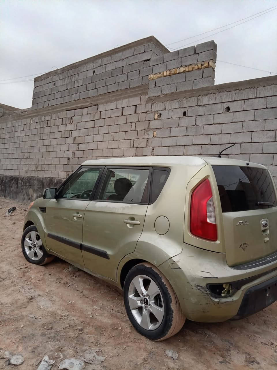 السلام عليكم

للبيع كياااا. صول المديل 2013 السياره ورد امريكي ضربتها باب بصف السايق وجاملغ امامي الايمن. رقمها كربلاء وراعيها بكربلاء شرط تحويل ثاني يوم السياره محرك مجفت  جهازه السعر 70 وبيها مجال. رادلها ترتيب. للستفسار   ***********. مكلف بالنشر رقم صاحب  السياره
