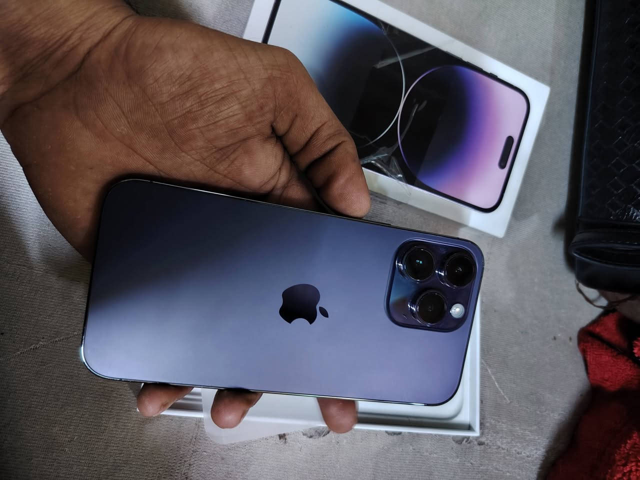 للبيع ايفون ١٤ برو ماكس (شريحة الكترونية)
الجهاز نضافه مية بالمية
مكفول من كل النواحي
بطارية ٨٣
زلغ مابي

السعر النهائي 675 الف قفل بدون عملة
العنوان بغداد الشعب شارع الصحة
شراي اتصل ***********
