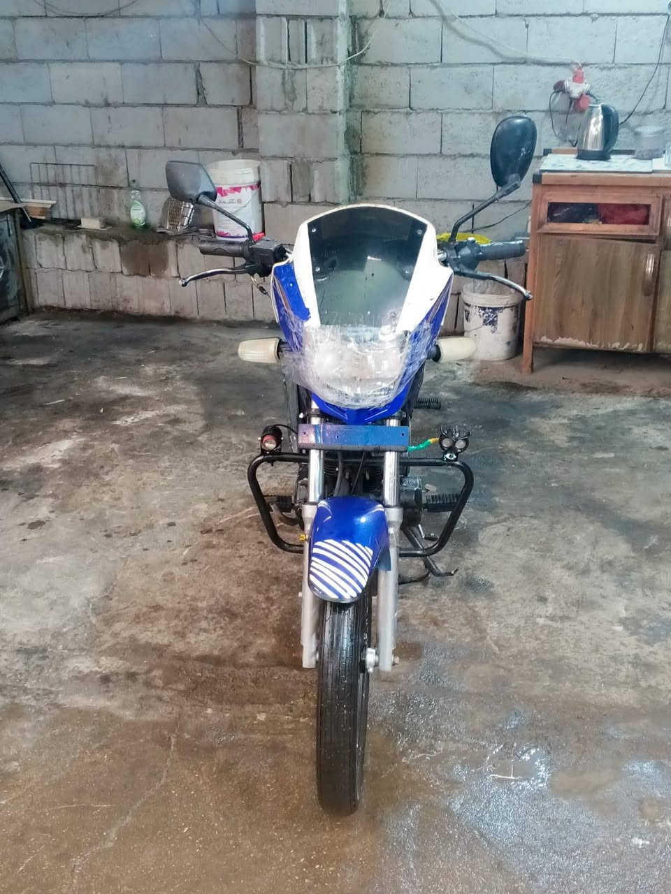 سلام عليكم دراجه سايم موديل 13لبيع مسجله سنويه سعر 850 مكاني رمادي قرب جسر لحوز رقم هاتف ***********
