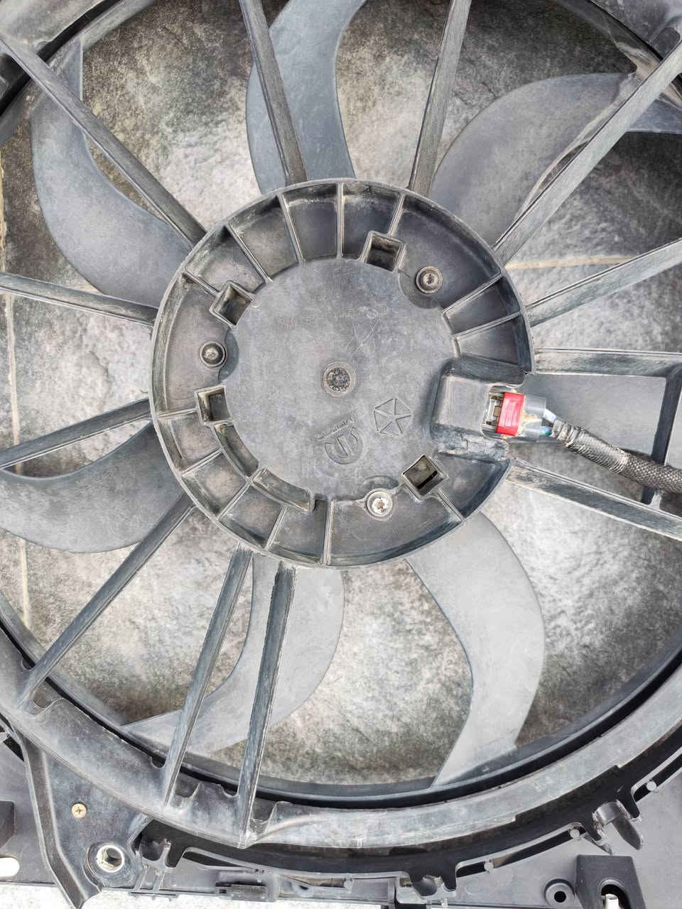 السلام عليكم...
للبيع مروحة دوج كرفان مع الفيشة نظيفة جدا بدون كسر
السعر: 80 الف
***********
