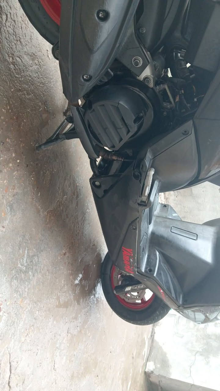 السلام عليكم اخوتي
دراجه GTR  ياباني للبيع دراجه نضيفه او جديده الله شاهد تجي وشوف الدراجه مكينه ما مفتوح بيه برغي واحد جديده ع وضع الشركه تجي تكلب وشوف السعر 
750 الف او تجي او بيك خير ودلل المكان غزاليه شارع مدير المن الستفسار ع رقم  ***********
