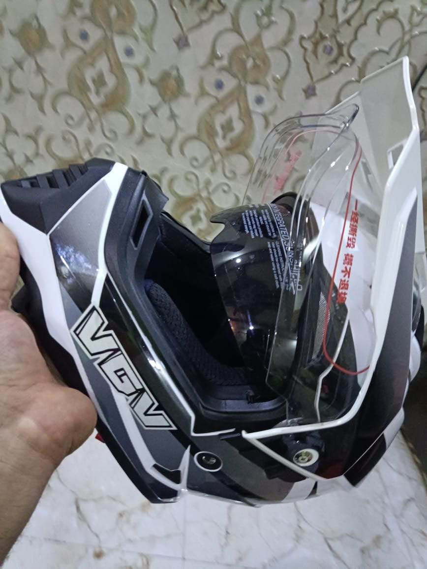 خوذه قفاز الاصليه مو تجاري مع سماعات سستم صوت واضح عالي مايك واضح مانع التشويش شحنه يطول يوم ونص  سعرهن ثنينهن 70 الف ***********
المكان حيانيه شارع طاك قرب مدرسة العلى البصرة, العراق
