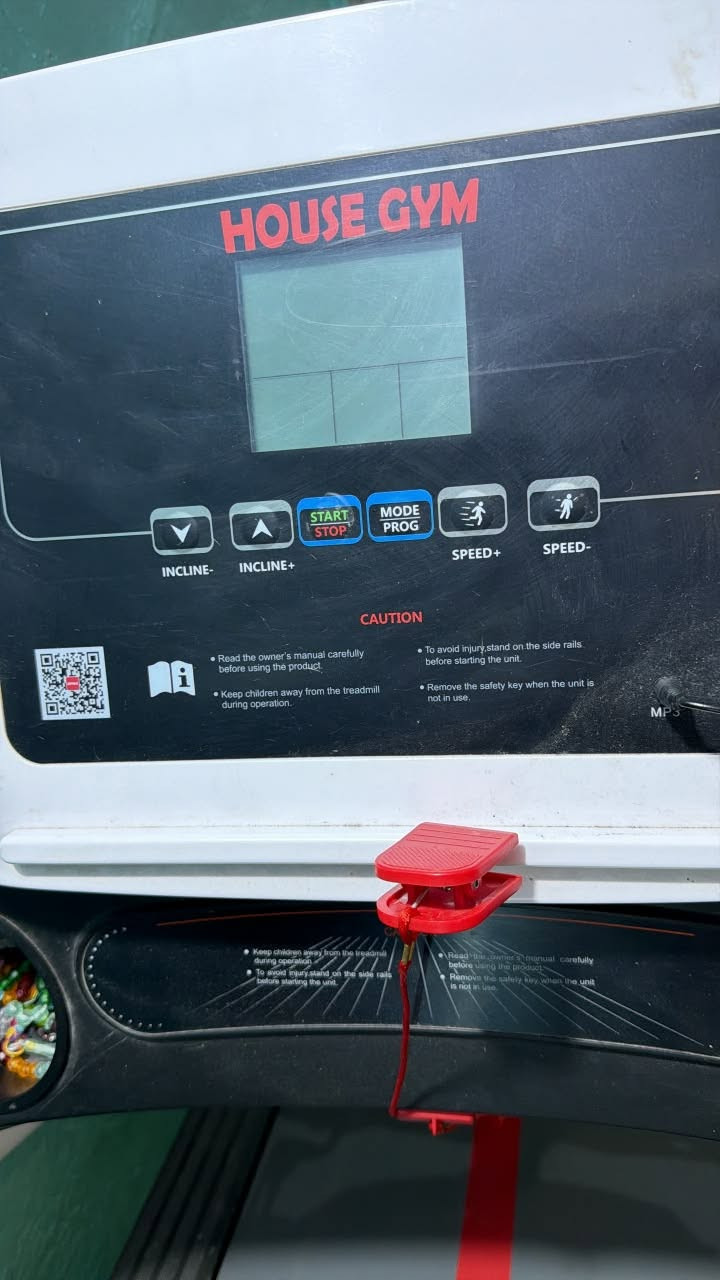جهاز جري مستعمل إسم الجهاز House gym
بعده جديد  مستخدم  كم مره لا اكثر  برنامج خاص بي  برنامج كامل بي يساعدك على تنضيم و قتك و السعرات الحراريه و عدد دقات القلب كامل  وقرص و جهاز ورك وياه هم متكامل البرنامج مالته نضيف جداً شغال 100%
سعره 900و بي مجال السعر 
***********
