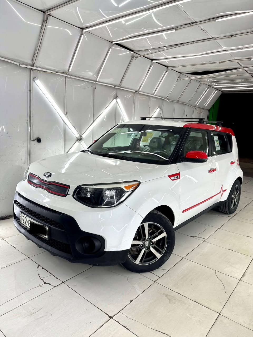 السلام عليكم كيا صول 2019 رقم اربيل الدولي تحويل ثاني يوم محرك 1600 حادثها بسيط الجاملغ الخلفي موضح بالصور بدون ايرباك السيارة كلها ليبل واحد بجم كبس على وضع الشركة برغي ممفتوح بي المواصفات شاشة كبيرة كاميرا خلفية بصمة وضعيات قيادة وباقي المواصفات المعروفة السيارة حلوة وجاهزة دينار متصرف عليها للبيع فقط السعر 119 ورقة بيها مجال بسيط حق الجية للاستفسار *********** مكان السيارة بغداد غير متواجد عالنت الشراي يتصل
