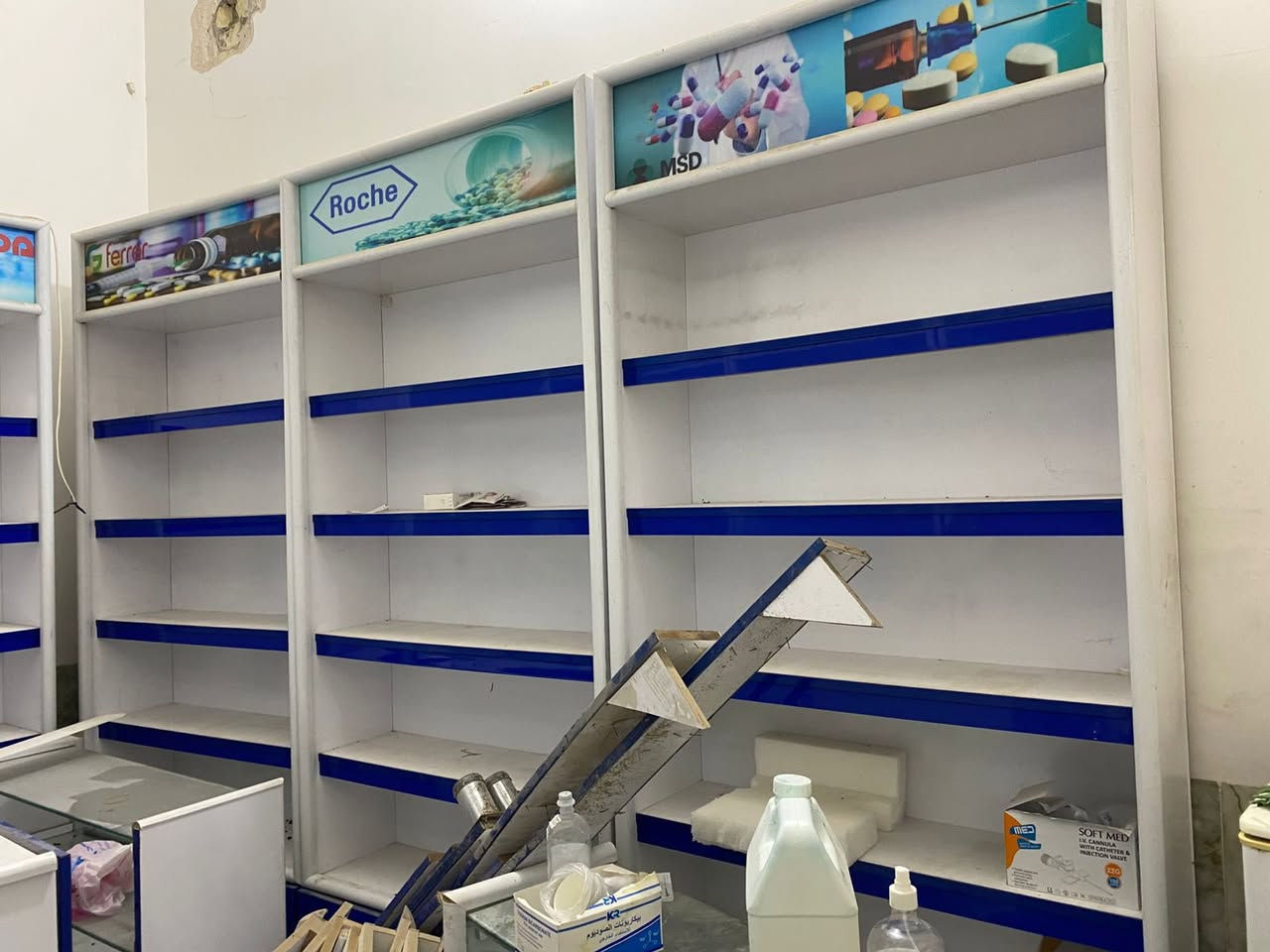 8فاترينات. وخمسة فاترينات مال صيدلية  زجاج  للبيع المكان  بغداد للتواصل *********** واتس اب فقط
