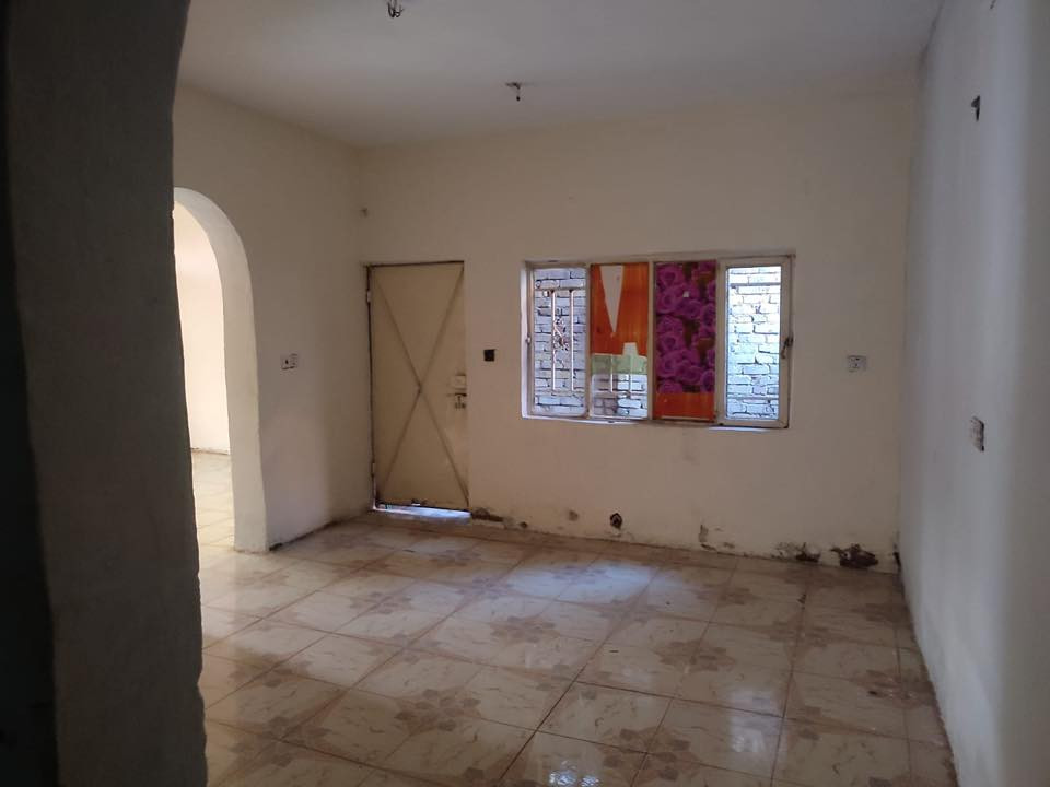 بسبب الوعود الكاذبه نعيد النشر
دار للايجار خاجيه شارع 40 قرب مبنى رئاسه صحة متكون من غرفه وصاله ومطبخ وطرمة وحديقه للاستفسار يرجى الاتصال على الرقم التالي 
***********
