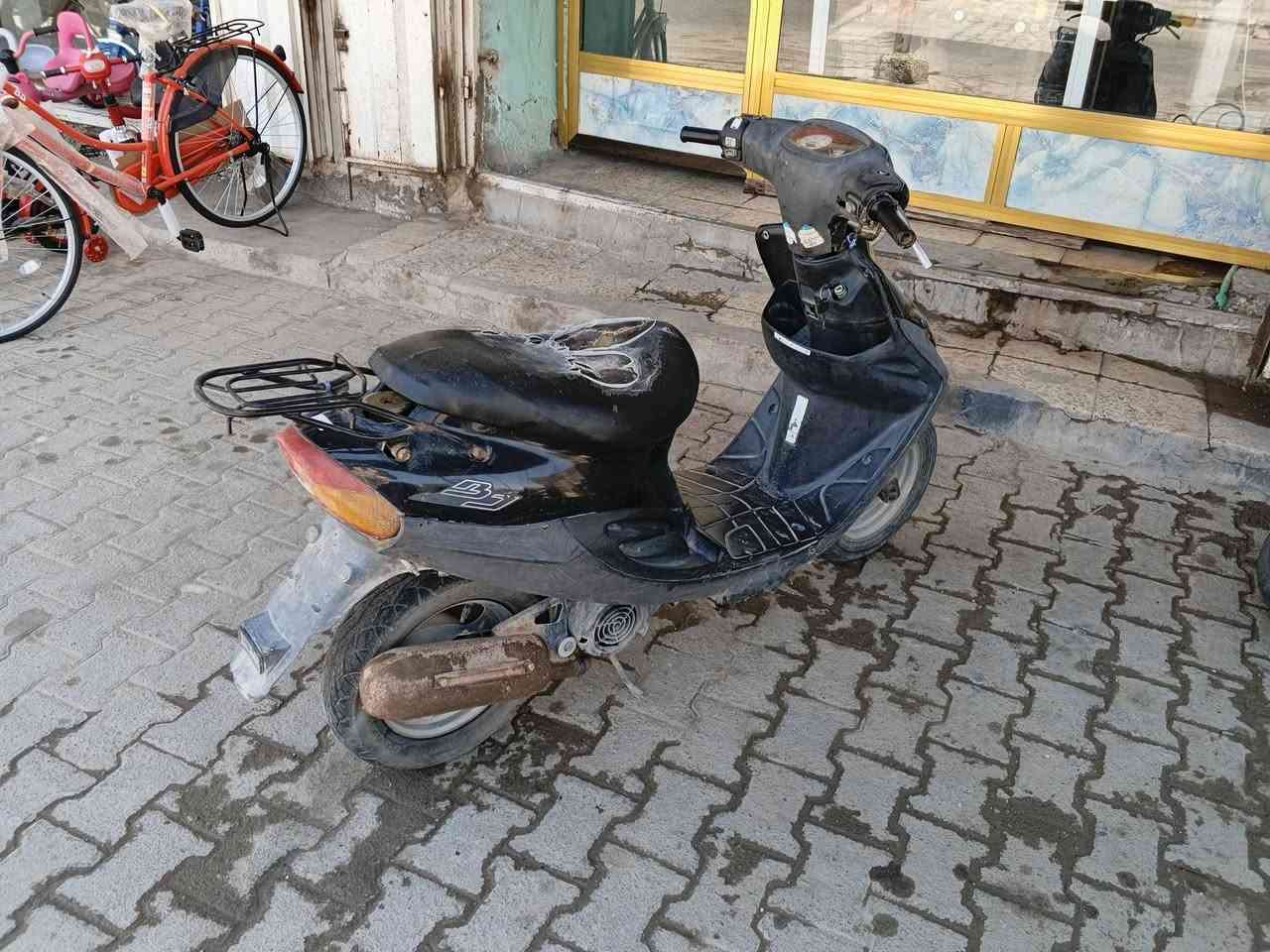 دراجة بيجي لون اسود مكانه بل رميثة 
السعر 200


**إذا كنت صاحب هذا الإعلان وتريد حذفه لأي سبب، رجاءا أرسل رسالة إلى الدعم الفني**