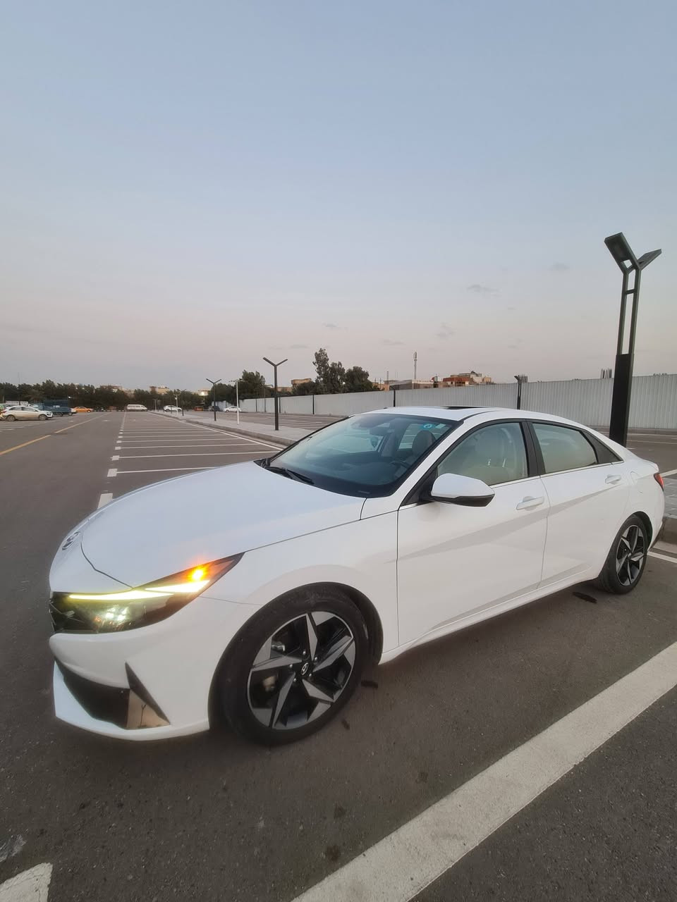 2023 HYUNDAI ELANTRA HYBRID LIMITED
#هونداي #النترا 23 #هايبرد لمتد فول مواصفات اللون آبيض / بدون ايرباك بجم كبس .
الحادث / جنطه 

وارد امريكي رقم بغداد انكليزي جديد باسمي تحويل ثاني يوم

مواصفات امريكية 🇺🇸 
. فتحه سقف سلايد روف  
. بصمه 
. شاشة متصلة كبيرة ديجيتال 
• الممشى // ٤٦ m 
. بصمه أبواب دخول ذكي مع ترحيب 
. وضعيات القيادة 5 آنظمه 
[[ اوتوماتيك ١ سبورت ٢ نورمال ٣ ايكو ٤ اس سبورت ٥ عادي ]] 
. تشغيل عن بعد 
. كشنات تدفئة & تبريد 
. خزن كشنات 
. رادارات امامية قيادة ذاتية والحفاظ على المسار
. رادارات جانبية نقط عمياء
. رادارات خلفية تنبيه عبور + بريك ذاتي
. لدات نهارية امامية أشارت مري 
. بك لايت خلفي لد شمعة
. مقعد السائق كهرباء + مساج
. سستم صوت Bose
. كشنات جلد كريمي مطعم كابوي 

هاتف ، واتساب / ***********
