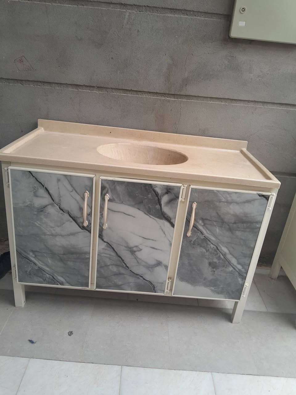 كاونتر البيع مكانه الديوانية شارع ٣٠ السعر خاص ***********
