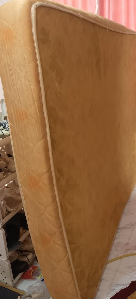 دوشك جربايه نفرين نضيف مكانه ابو غرق قرب جامع لمتقين لسعر 60 وبيه مجال نضيف واتساب ***********
