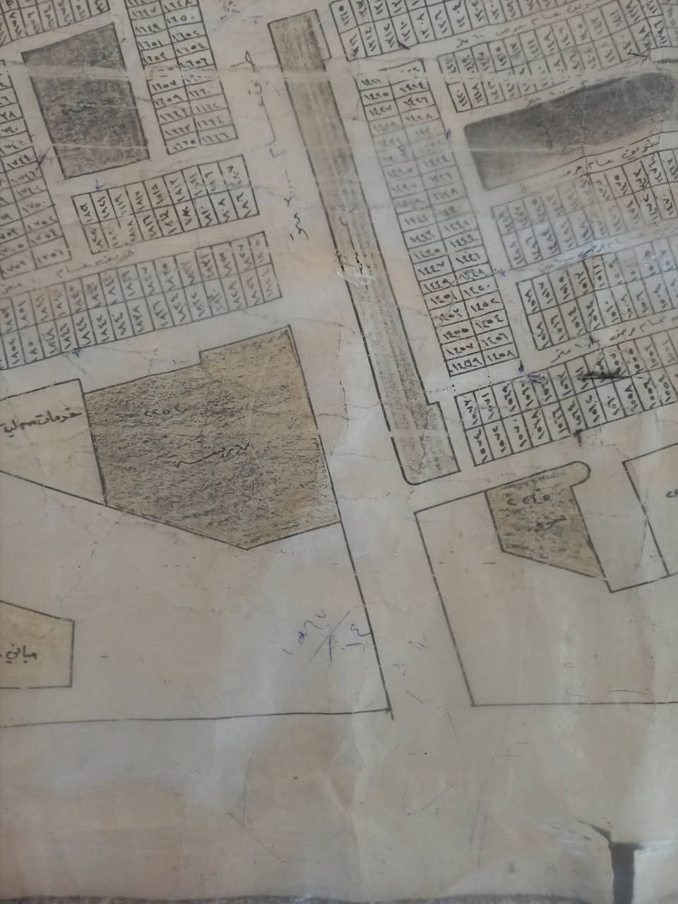 وينهم إلي يدورون إستثمار ؟ (هذه القطعة تسوة)
قطعة مميزة ركن تجارية في ابو غريب بمنطقة ٩ بيالة خلف البزل قرب جسر أبو منيصير على شارع ٢٠ وشارع فرعي ١٠ مقابل مساحة خضراء يليها شارع ٣٠ وهو شارع المقاطعة الرئيسي لتكون امامك مدرسة رقم القطعة ١٤٥٩ بأسمي وبدون دلالية نتكاتب وينفتح البيان بنفس اليوم ان شاء الله صايرة ثالث قطعة بالمقاطعة يعني بالبداية كلش قريبة
● ملاحظة ... اني بأسمي الركن وليس بطن الركن 
يعني رح تشتري نص قطعة مو قطعة كاملة
● اي استفسار هذا رقمي ***********
او حط إعجاب واني اراسلك عالخاص ... تحياتي
