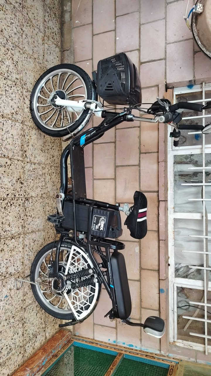 سلام عليكم للبيع موطور شحن كامل مكمل من كلشي باتريات تخم جديد بلكورتون والك الفحص تايرات جدد برغي مابي نقص السعر 300وبي مجال للاتصال ***********
