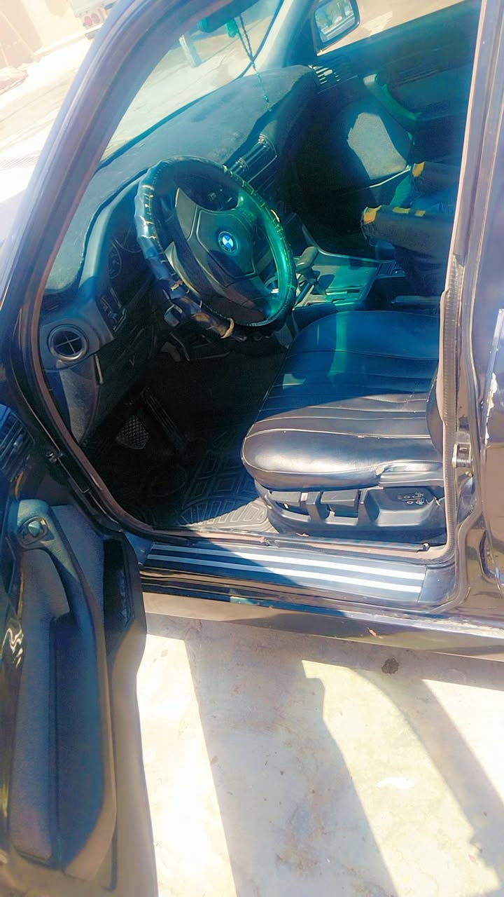 سلام عليكم ورحمة الله للبيع موديل ٩٤ 525اصل مكينه مسكر فانوس بدون نقص كير مكفول تخم تاير صدر جديد 
رقم اربيل تحويل مباشر اتصال برقم *********** السعر ٥٨ بيه مجال بصيط الشراي
