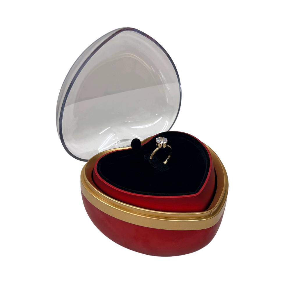 ️هدية عيد الحب قلب وردة  حمراء🌹 مع خاتم💍مناسبة كهدية ادللها بيها🥰
. 
. 
. 
. 
. 
. 
✨ هدية رومانسية تخطف القلب!
علبة قلب فاخرة تجمع وردة حمراء وخاتم بتصميم أنيق وغطاء شفاف يبرز جمالها 💍🌹
مثالية للمناسبات الخاصة ولحظات الحب التي ما تنسى

علبة قلب فاخرة مع وردة حمراء وخاتم – هدية رومانسية بتصميم أنيق

• علبة هدايا بتصميم قلب أنيق تجمع بين الورد والخاتم بشكل جذاب ومميز.

• غطاء شفاف على شكل قلب يبرز المحتوى الداخلي بشكل واضح.

• وردة حمراء صناعية محفوظة داخل العلبة لإطلالة رومانسية ثابتة.

• حامل مخصص للخاتم في منتصف العلبة بتصميم منظم.

• تشطيب داخلي بلون أسود مع إطار أحمر وذهبي لمظهر فاخر.

• تأتي مع علبة خارجية مكتوب عليها Love مع نافذة قلب وشريط حمل.

المواصفات:
• نوع المنتج: علبة هدية
• الشكل: قلب
• الغطاء: شفاف
• المحتوى الداخلي: وردة صناعية + خاتم
• كتابة على العلبة الخارجية: Love
• بطاقة مرفقة مكتوب عليها نص رومانسي (بالإنجليزية والصينية)

محتويات العلبة:
• علبة قلب بغطاء شفاف
• وردة حمراء صناعية
• خاتم
• بطاقة إهداء مطبوعة