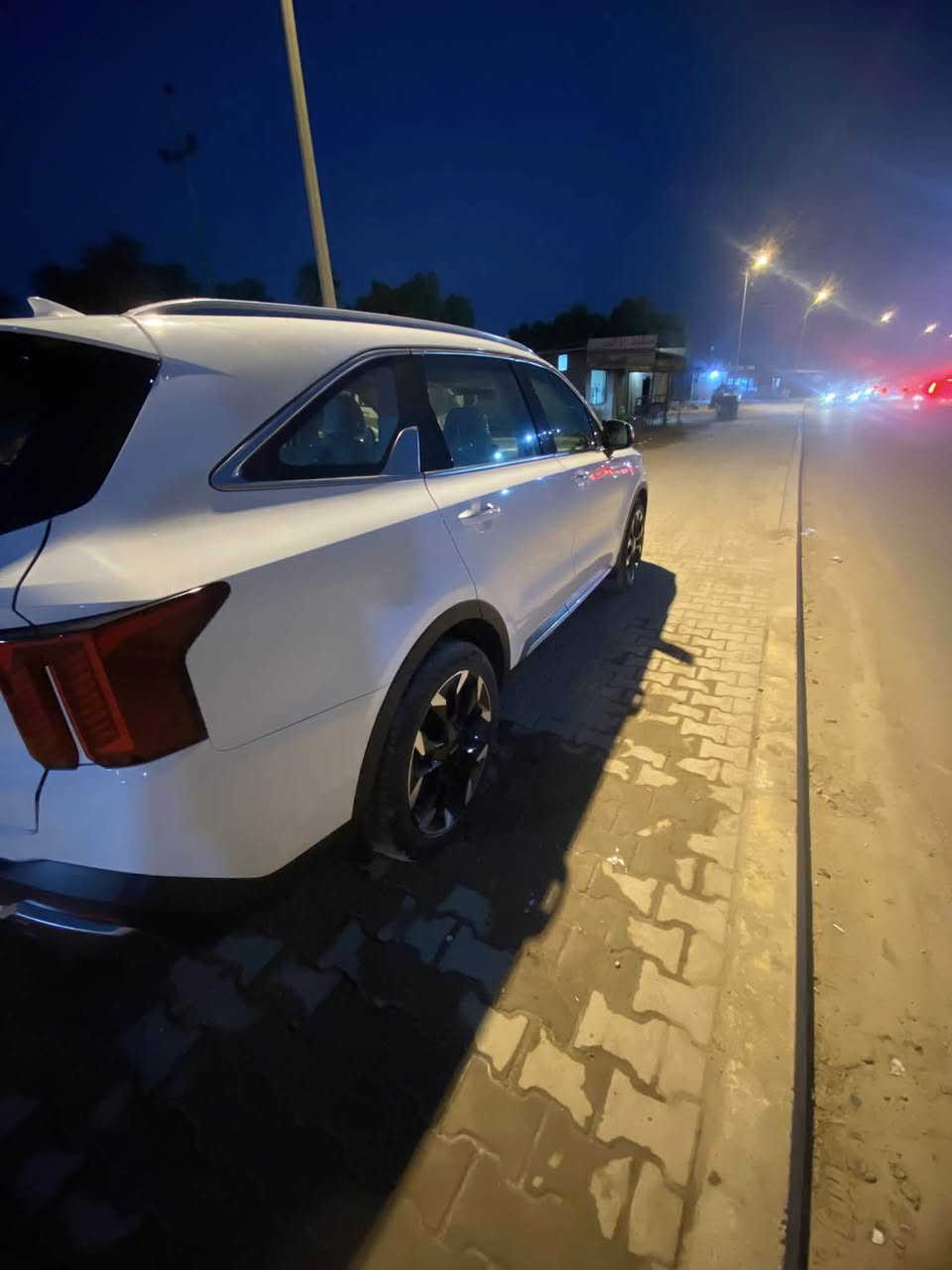 السلام عليكم 
سياره نوع كيا سورينتو للبيع
السياره جديد ونضيفه جداً مال جناي
ماشيه 50 ألف km
موديل 2024 رقم انكليزي بغداد حديث تحويل ثاني يوم ماخذيها من مالكها مباشرةً سنويه 2031.
ويا بصمتين مال شركه وكتيب
المواصفات…
كير ماوس الحديث
داتاشو(عرض العداد مال الكيلو متر في الشاشه)
تشغيل عن بعد مري شفط وجنطه كهربائيه
وشاشه تحكم حديثه مانع انزلاق شحن لاسلكي كراسي كهربائيه تبريد ثلج 
المحرك 6سلندر 7راكب
مكفوله كفاله عامه من كلشي مع سونار 
تخم تاير جديد
نضام السبورت 
ونضام السياقه الذكيه
ونضام الاقتصاد
السعر /295 ورقه وبيها مجال 
العنوان بابل/حله/مركزالمدينه/النزيزه او الخسرويه قرب مقام الامام الحارث 
رقم الهاتف للأستفسار
(***********)
أبو أحمد…

