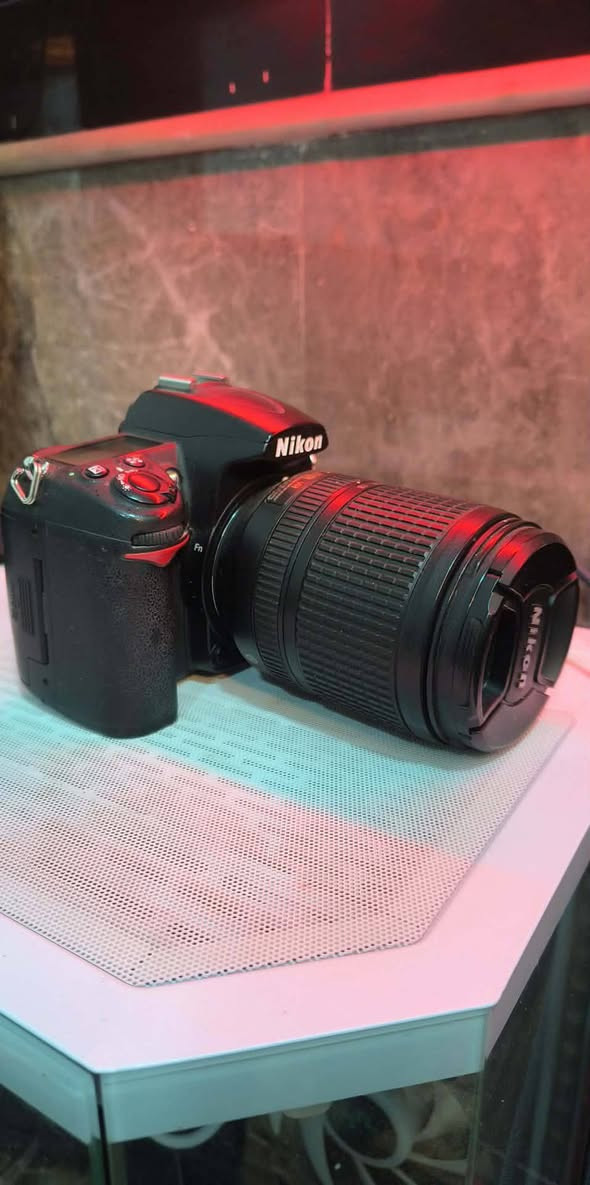 كامره نيكون 7000 شترها جوه ال 10k نضيفة فول للبيع *********** او تواصل خاص

