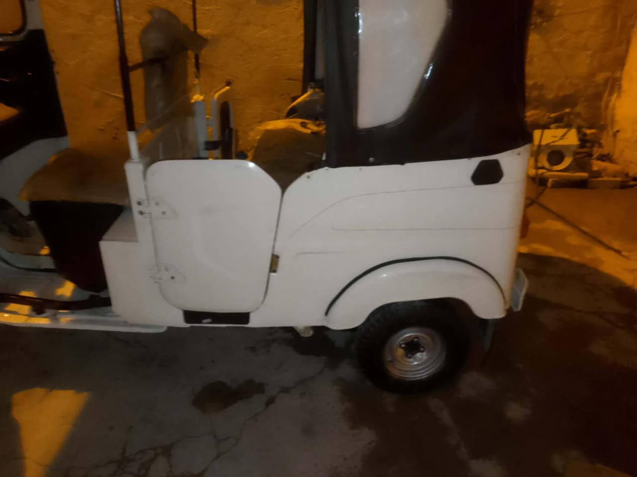 سلام عليكم تكتك للبيع 22 الوجبه الوله رقم وسنوية تحويل ثاني يوم تكتك خت جديده السعر 7ونص شراي يتصل *********** مكاني حي اور
