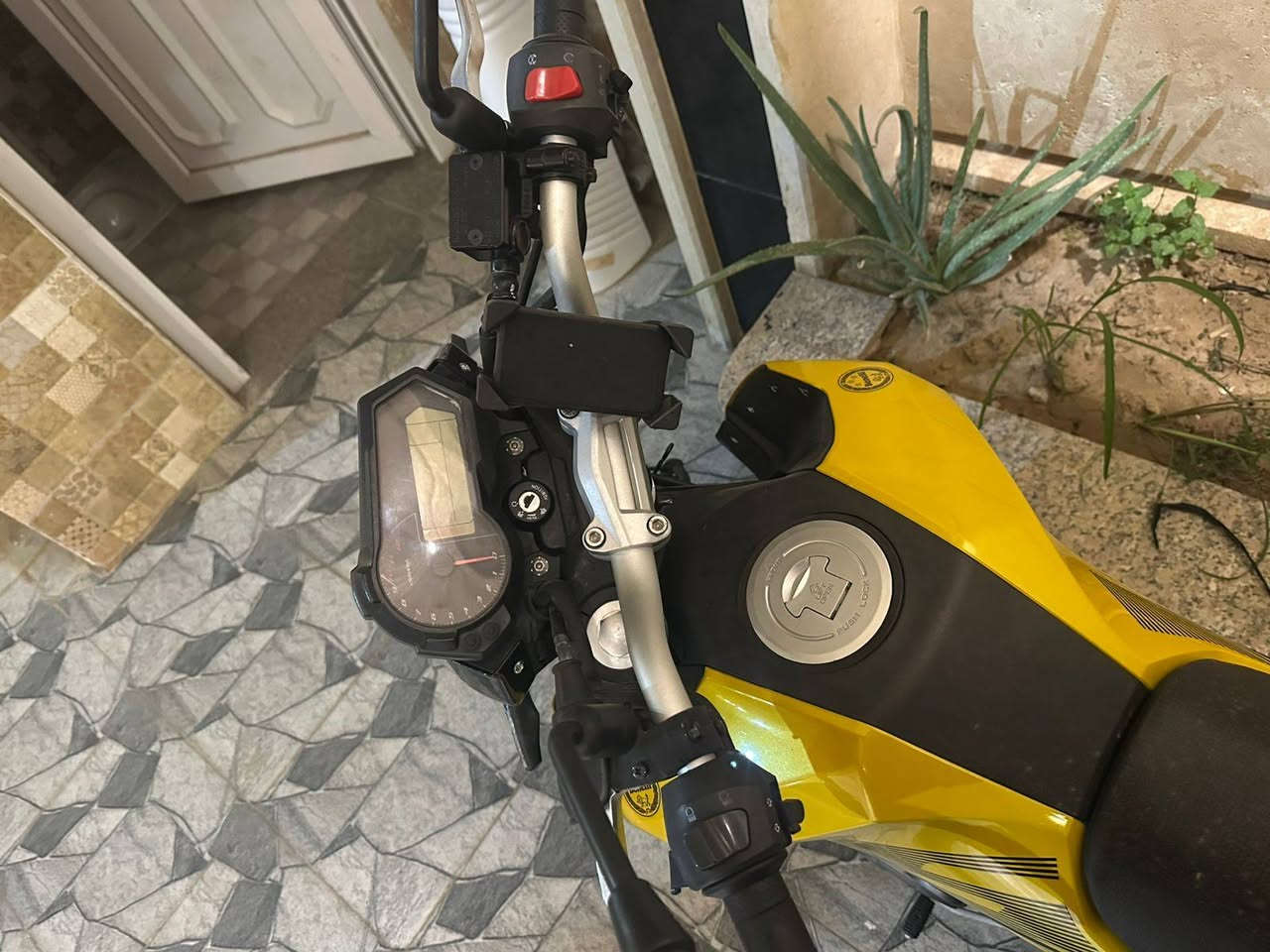 السلام عليكم ورحمة الله وبركاته 

ماطور بطح نص ما ناقصو كلشي مكينها ما مفتوحه شرط اوراق اصولي مرقم سنويه كاملها تاخذها من يمي ثاني يوم اتسجل ب سمك السعر 3مليون لا تسكر بل حلا يرحم والديك متواجد خاص و رقم 0771 981 1613..... ***********
