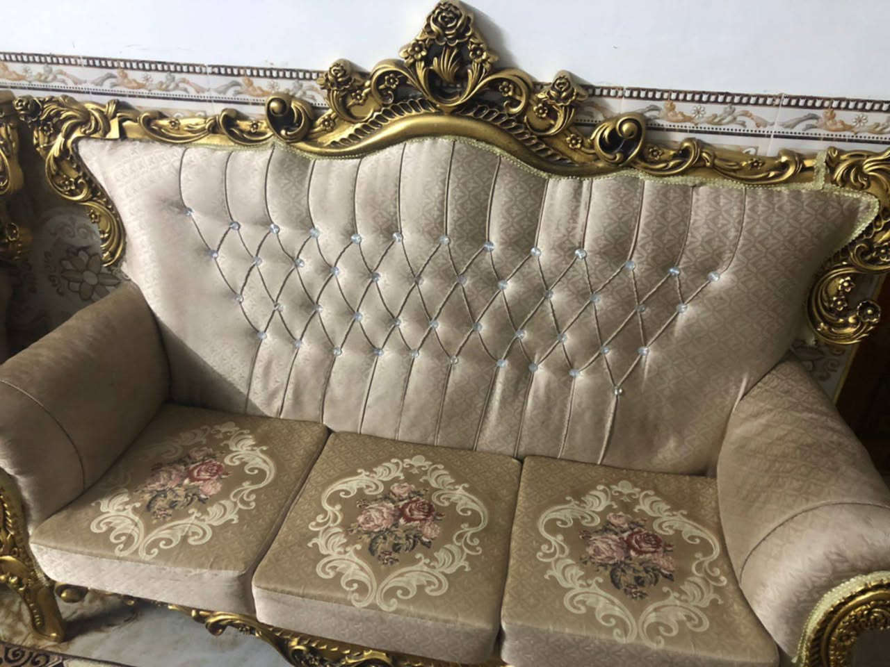 للبيع 
١٠ مقاعد تخم سعر ٣٥٠ 
الكنتور.٦ الكنتور ست بوب سعر ٣٠٠ 
وبيه مجال ع خاص 
مكاني الرمادي
***********واتساب
