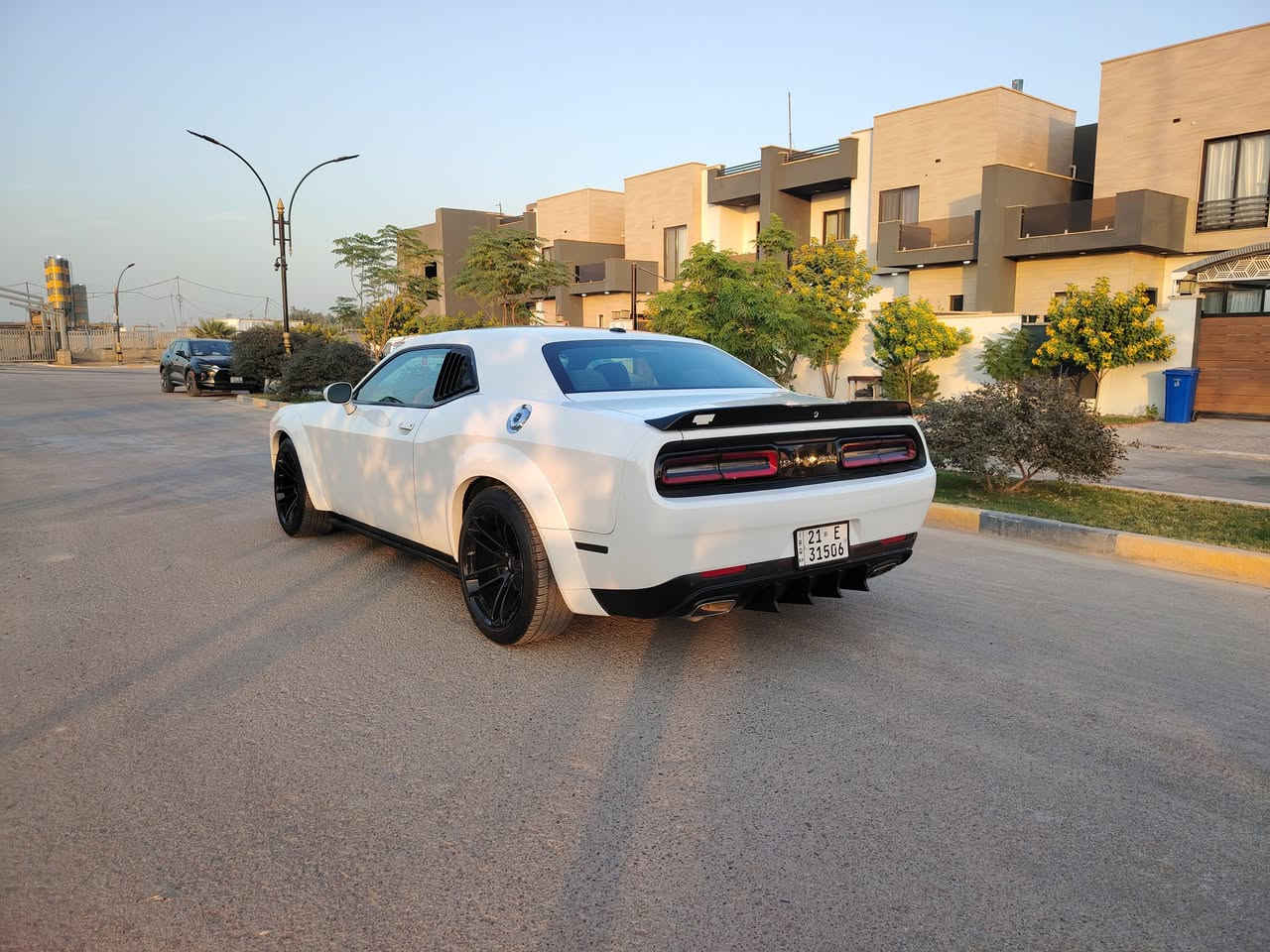 دودج تشالنجر ( جالنجر)
الفئه: sxt
مديل:2019
محرك :3.6 (6سلندر)
ماشیه:153 الف كم 
ايرباك كشن راجع سيستم 
المواصفات: شاشه وسط،
كشن سايق كهربائي،
تحكمات ستيرن
تبريد قطعتين 
تشغيل عن بعد 
دگمه سبورت 
مانع انزلاق
 السياره تدعم ميزة كار بلي 
الدعاميات معدله srt 2019 
وايد بدي مضاف اله لزگ
بدون صبغ ( كلين تايتل)
تحويل بنفس اليوم السياره باسمي 
السعر :30 مليون عراقي 
للاستفسار الرجاء التواصل على الرقم :
‏‭+964 771 736 4331‬
