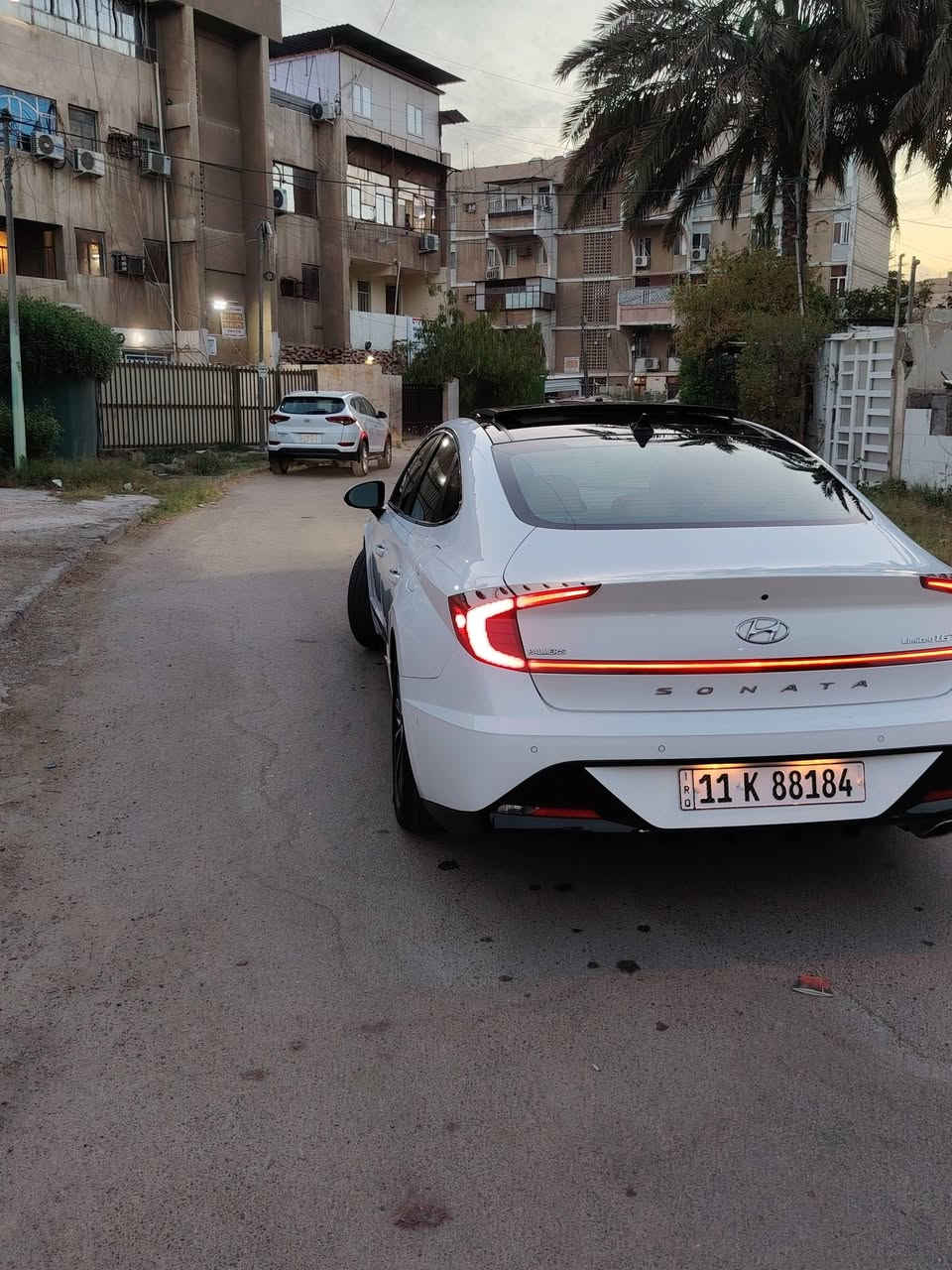 ---
سوناتا موديل 2023 فئة لمتدد فول الفول
اعلى فئة بالسوناتا 
  شنو ابالك بيها مواصفات
اوتو بارك تتقدم وترجع بالريمونت 
ضررها بنيد تبديل ولقديم موجود - بارد علا كد شبر - فقط
رقم بغداد  بسمي حجم المحرك 1600تيربو 290 حصان صاروخ 🚀 

1- بصمة ابواب لمس + تشغيل + صندوق
2- بانوراما ( فتحة سقف ) + بردة سقف كهربائي 
3- دشبول دجتال متغير 3 الوان
4- كشنات كنتارا حضن  
5- كشن كهرباء  2 امامي 
6- كشنات تدفئة تبريد
7- خزن 128 كيكا + ( android auto + apple car play)
8- 4 رادرات امامي وخلفي وجانبي + توقف تلقائي
9- اشاير في المري + نفطة عمياء في المري
10- انارة داخلية مركزيه 13 لون بلادي بيبان ودشبول
11- شاشة الحجم الكبير 12 انج + تحكم عام على السياره
12- سستم صوت BOSE الصوت 12 سماعة و دمام 2
13- لايت امامي 4 عدسات LED بكلايتات لد
14- هاندبريك بصمه + اوتو هولد للتوقف في الازدحامات
15- شاحنة طوارئ شحن سريع
16- منفذ USB امامي خلفي 
17- شفتات في الاستيرن كير ( تبترونك رياضي )
18- نظام المساعده على الاصطفاف
19- نظام الترحيب عنده الاقتراب داخل وخارج السياره
20- ويل سبورت حجم 18
21- 4 وضعيات قياده + تغير اللون في الدشبول 
22- نظام تحديد المسار 
23- مثبت سرعه 
24- نظام مستشعرات في الباب من تنفتح الباب تتوقف
25-داته شوب السياره 
25- تبريد السياره بيانو 
26- كيجات الكتورنية
27- كير 8 نمر دبل گلج
28-  خمس كامرات
السيارة مكانها بغداد الرصافه
اي استفسار الاتصال على الارقام
 غير متواجد على فيس فقط واتساب
سعرها 180 ورقة قفل صور الحادث مرفوقه
***********
