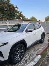 للبيع توسان 2024خليجي  داخل ابيض رقم بغداد الجديد مكفول  ماشيه 17 الف ...