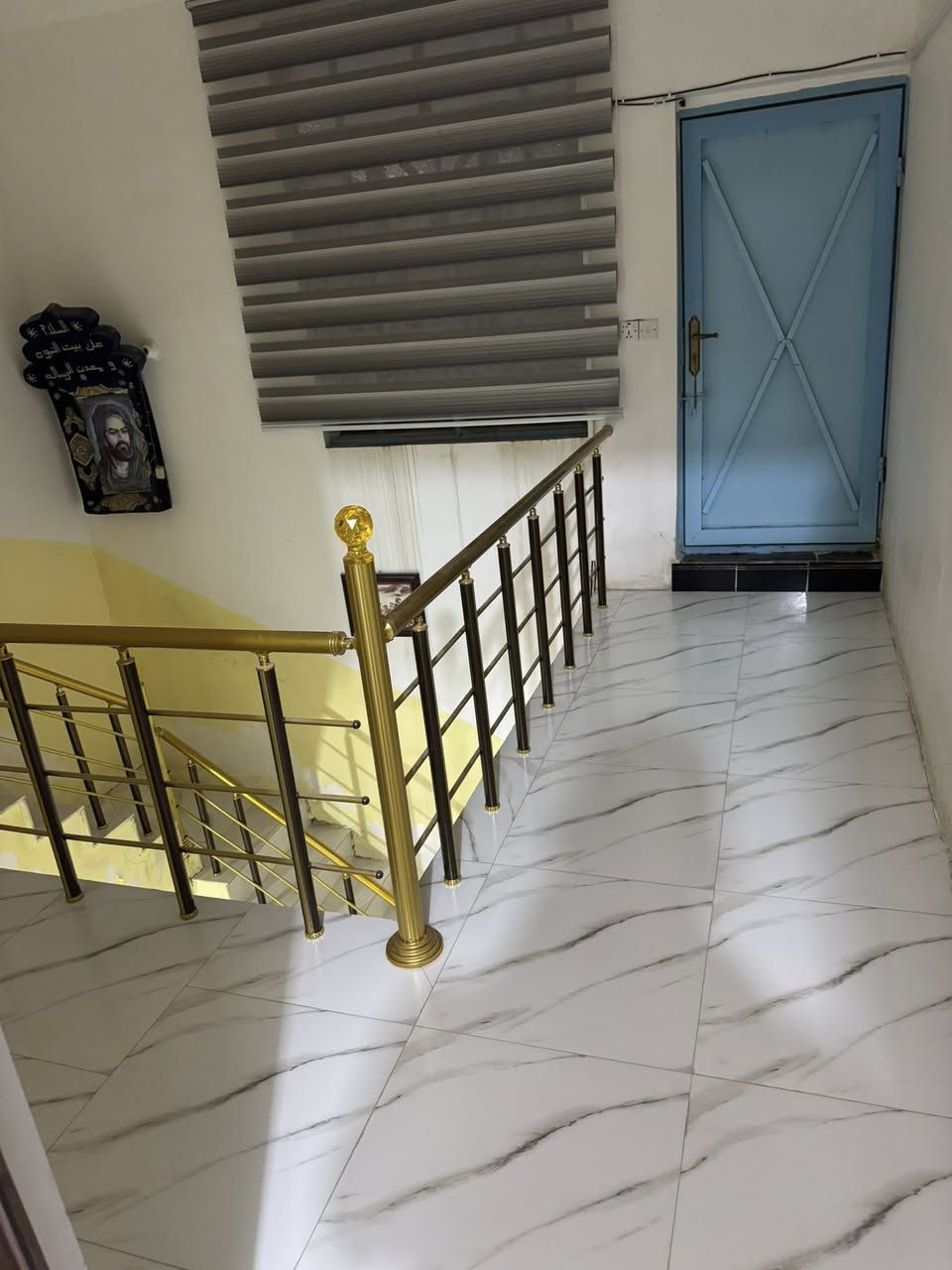 السلام عليكم ورحمة الله وبركاته  بيت للبيع  في كربلاء في حي القد س 100متر خلف بترومين  قرب مدرسه الكلمه الطيبه   البيت طابق ونص  طابو صرف 137 وبي مجال  الي يحب يستفسر يتصل على هذا الرقم  *********** وهذا الرقم الثاني ***********
