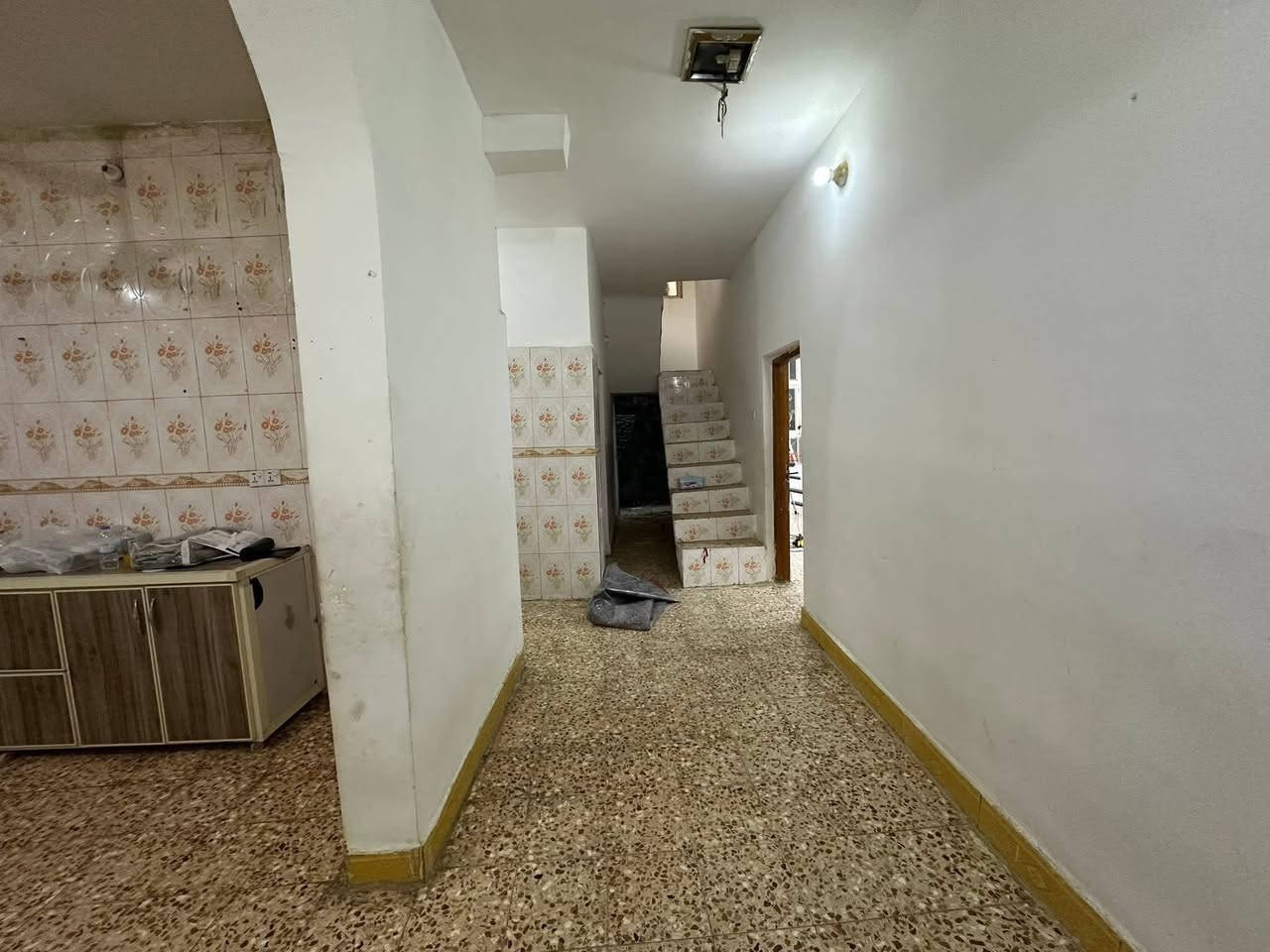 دار سكن طابو زراعي في  ( حي الزيتون )
بجانب بيت استاذ ( نبيل نور حمود )
مساحة ١٦٠ م / وجه ١٠ م - نزال ١٦ م - ( وجه على طابو)
ماء - كهرباء - ( شارع بعرض ١٠ م شارع طابو صرف )
بناء بلوك - سقف صب كونكريت مسلح 
( ٢ غرف نوم ) - ( معاملة في التطويب ) 
( كما مبين في الصور )

للاستفسار مراجعة مكتب غازي للعقار  
واسط - الزبيدية - قرب أفران المائدة  *********** 
***********
