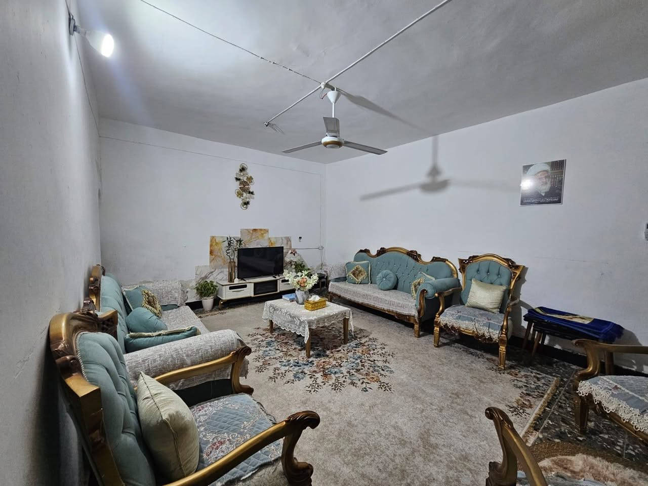 دار ب #داموك  #للبيع بمقدم فقط 88 والباقي مطلوب عقاري
150م 4غرف على ساحة 
التفاصيل على الرقم غير موجود فيس  ***********
جدا مستعجلين للبيع يلي يريد يتصل
