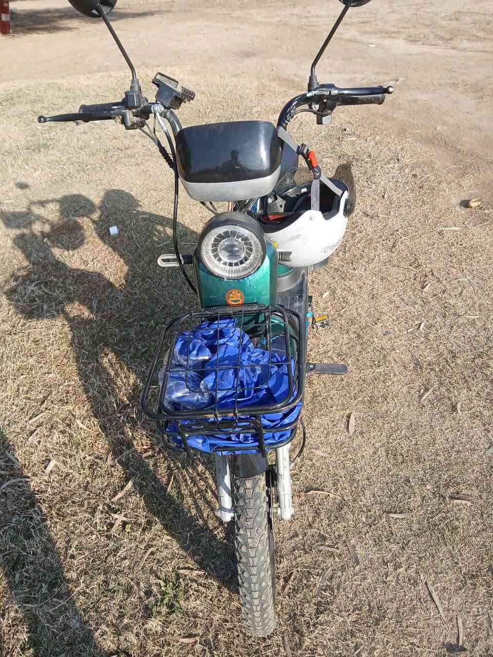 السلام عليكم للبيع بايسكل كهربائي حجم 20 وياه غراضه كامله بصمات 2خوذه شاحنه مامستخدم هواي سعره350قفل مكان جبله تواصل ع رقم ***********واتساب موجود
