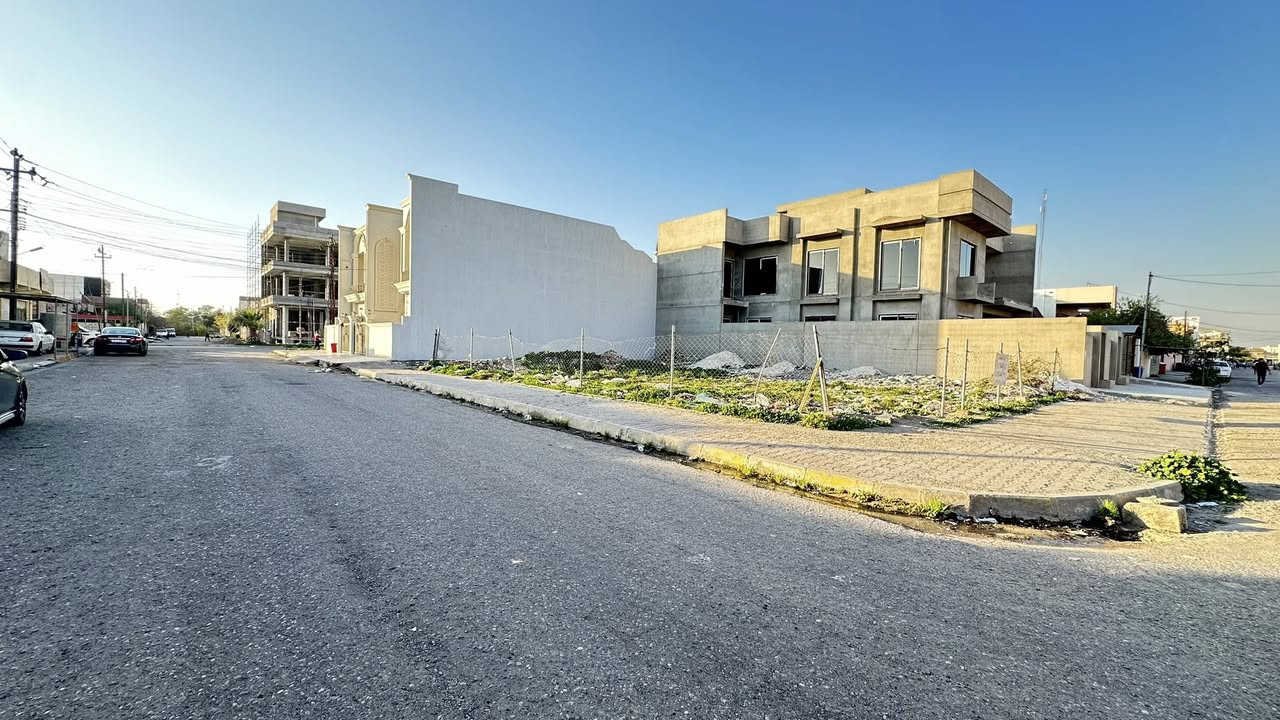 390 متر ركن طابو صرف - حي الواسطي🔔 

شارع مجمع المدارس الرئيسي وصيدلية المشكاة

قطعة مميزة جداً الواجهه 23 والنزال 17 م

17 متر باتجاه الشروق و 23 متر باتجاه القبلة 

 على شارعين 20 متر

الـِبــٌرجـــــس لَـلــعـقـار
خبرة تحمي استثمارك العقاري – منذ عام 2004

العنوان📍 كركوك – حي الواسطي
قرب عيادة دكتورة سلوى البياتي

📞 ***********

موقع المكتب 👇
‏https://maps.google.com/?q=35.419258,44.343327

نستقبل عروضكم السكنية والتجارية في جميع مناطق محافظة كركوك

‎رابط الگروب الخاص بمكتبنا 
‏https://www.facebook.com/groups/1485688405145852/?ref=share_group_link
