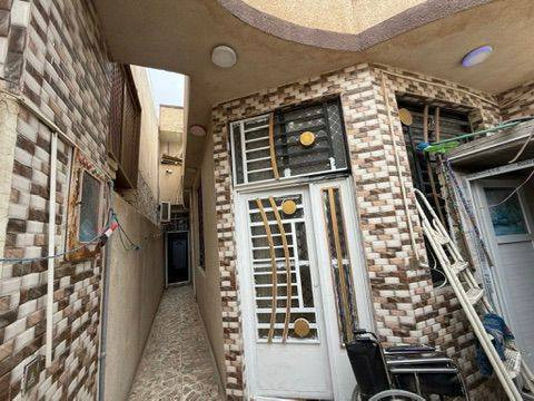 بيت 100مترملحق الفارس طابق ونص الفوگ غرفة وصالة وصحيات والجوه استقبال وغرفه وصالة ومطبخ وصحيات 2 سعره 145 وبي مجال امراوس هم يرهم اب قطعه 200بالعتبه ***********
