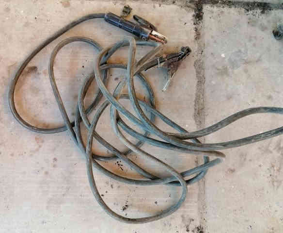 للبيع مكينه لحيم كبيره نظيفه جدا على فحص استعمال قليل مع كيبل نحاس لسعر 150 الف العنوان فلوجه للاستفسار على رقم ***********
