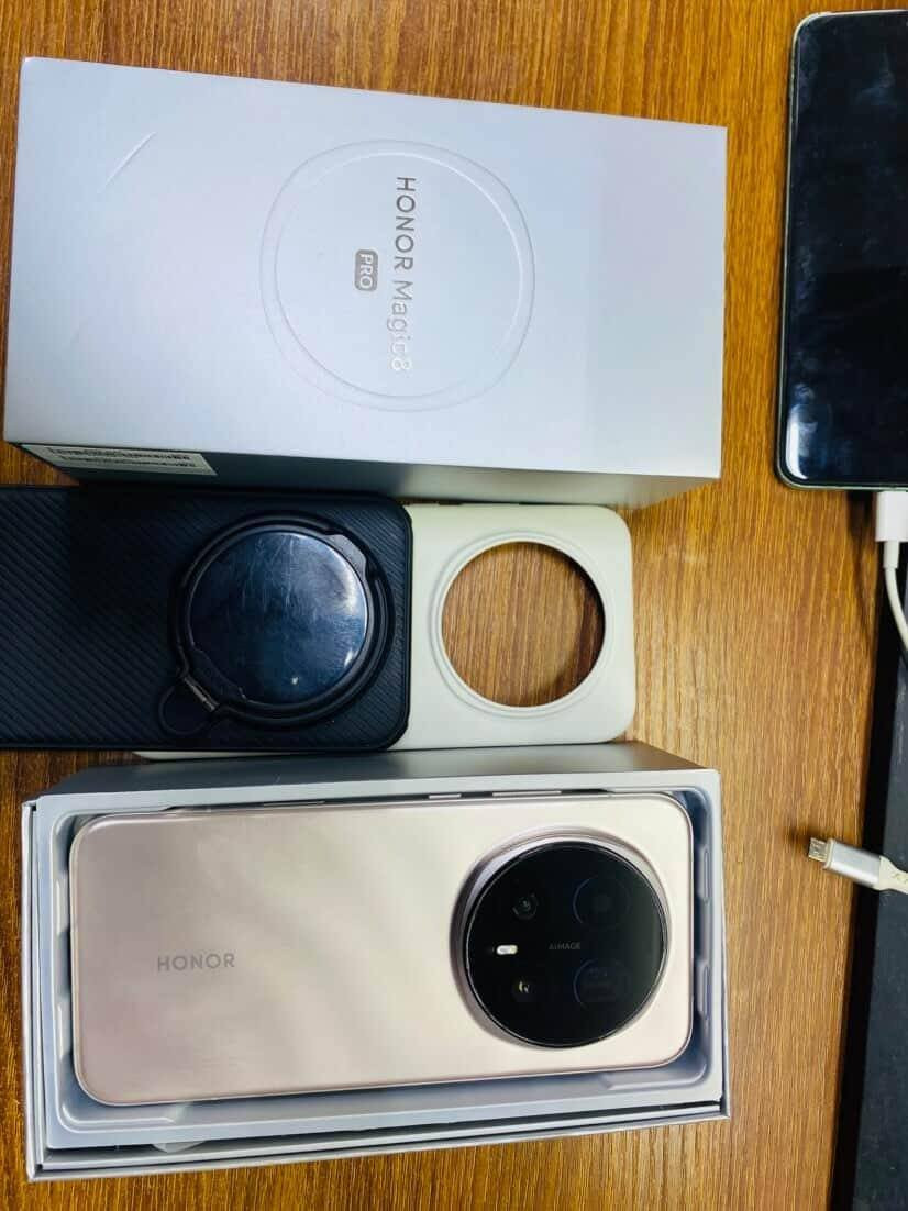 هونر 8 magic برو ذاكرة 512 استخدام اسبوعين نضيف كلش واي شي بي ع مسؤليتي جهاز نظيف وبي ضمان سنة 
ويا ملحقاتة كاملة عدة الساعة 
 للتواصل واتس اب او ع رقم 
***********
السعر 1٫200 وبي مجال للشراي ويدلل
