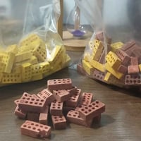 طابوق مجسمات • اصفر واحمر • قياس ٣.٥×١.٥×١.٥ سم