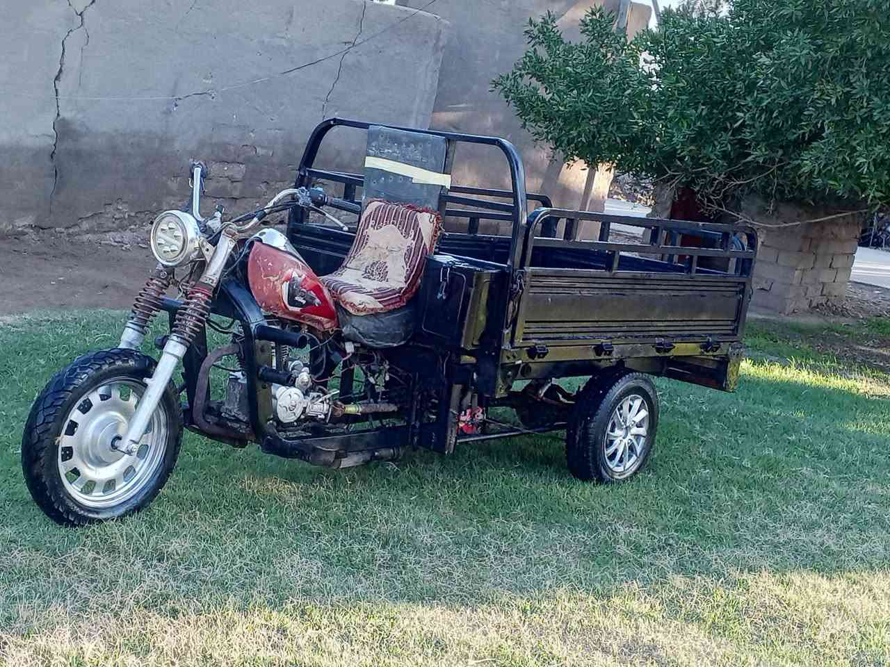 السلام عليكم ستوته ليفان مديل 2013اوراق شاصي مكفول تواير جدد بدي نضيف السعر 650المكان الغراف قرب الامام الحمزه ***********
