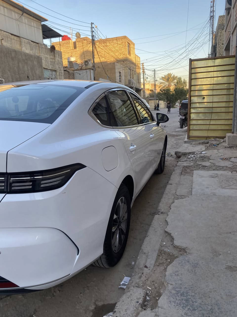 السلام عليكم BYDديستوير 2025 ماشية 2000 كفالة عامة مرقم بغداد بسمي رقم الهاتف (***********)
