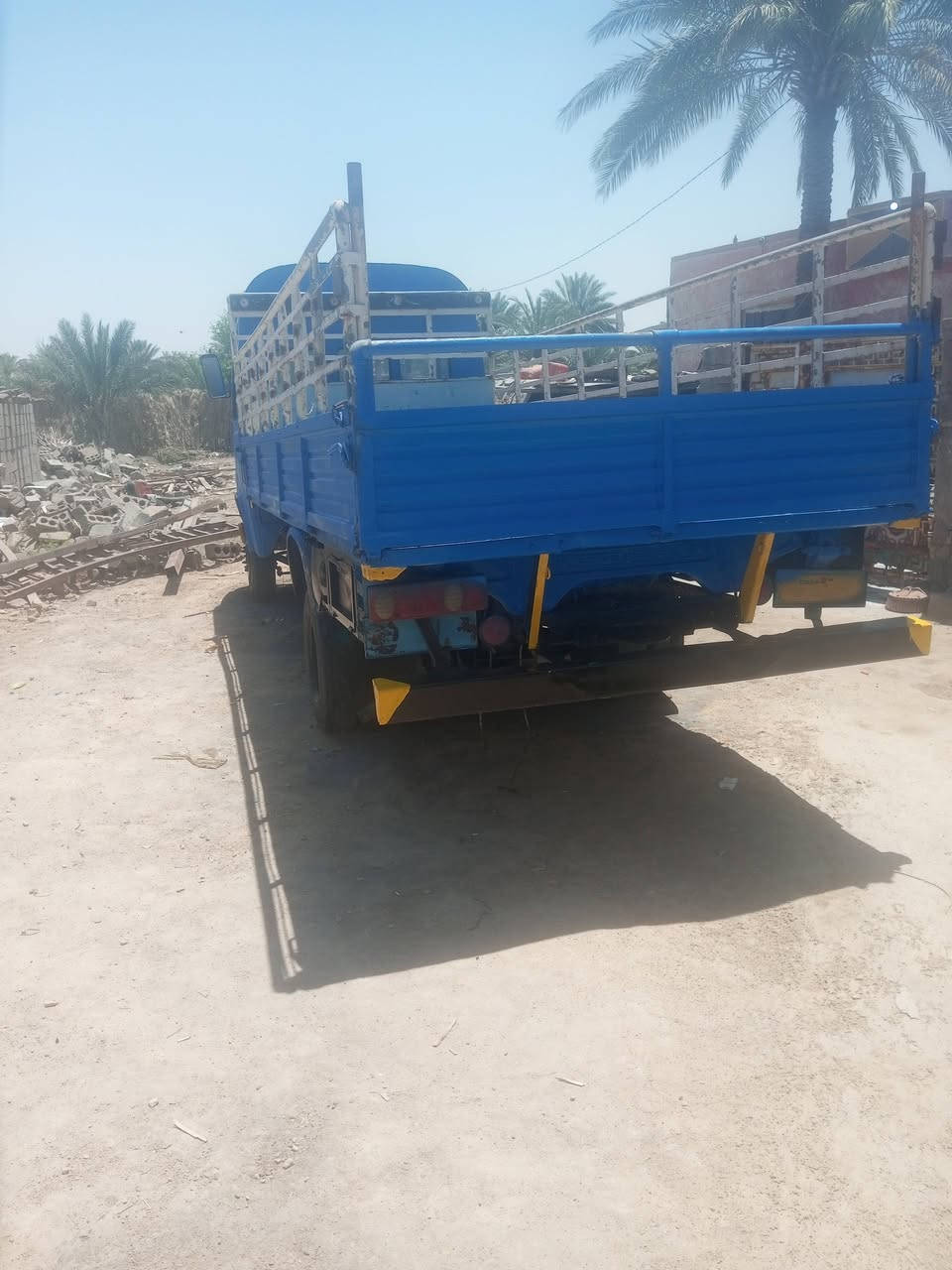 السلام عليكم سياره مرسيدس خرسه للبيع شاصه عريض ماكينه ستاندر جير جوزه تخم تاير السياره جاهزه على 24 حبايه مكان بابل ***********
