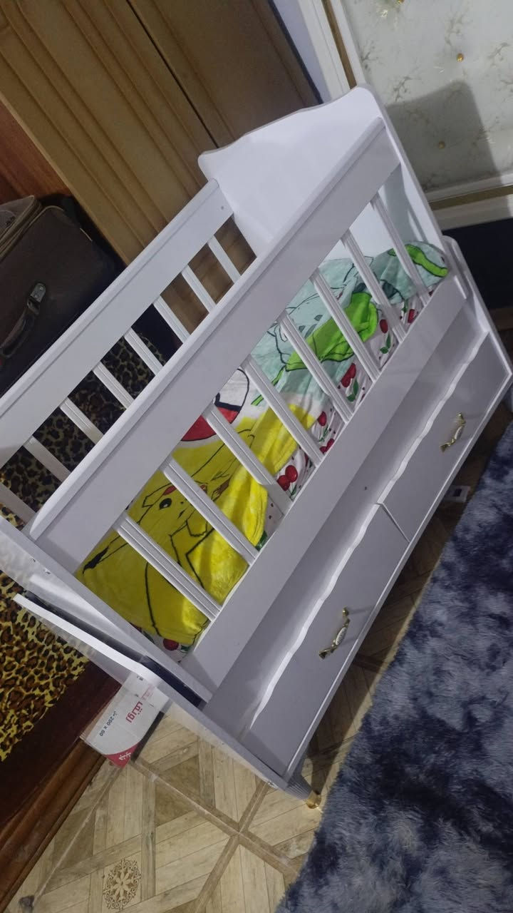 غراض جدا نضيفه
المكان بابل شارع 80 مقابل شارع الحسينية 
قريوله الحجم متر /20عرض 80 السعر 125اصلي 
قريوله  حديد الطول متر /20العرض 80 ///السعر 60
ميز تواليت فقط السعر 40الف نضيف 
مسجل اصلي مال اكسنت هوه والكفر مالته السعر 40
مسجل كورلا اصلي السعر 30الف 
بكج كامل شاشتين مع غراض كامله بسعر 35الف 

متواجد وتساب ***********
متواجد ماسنجر
