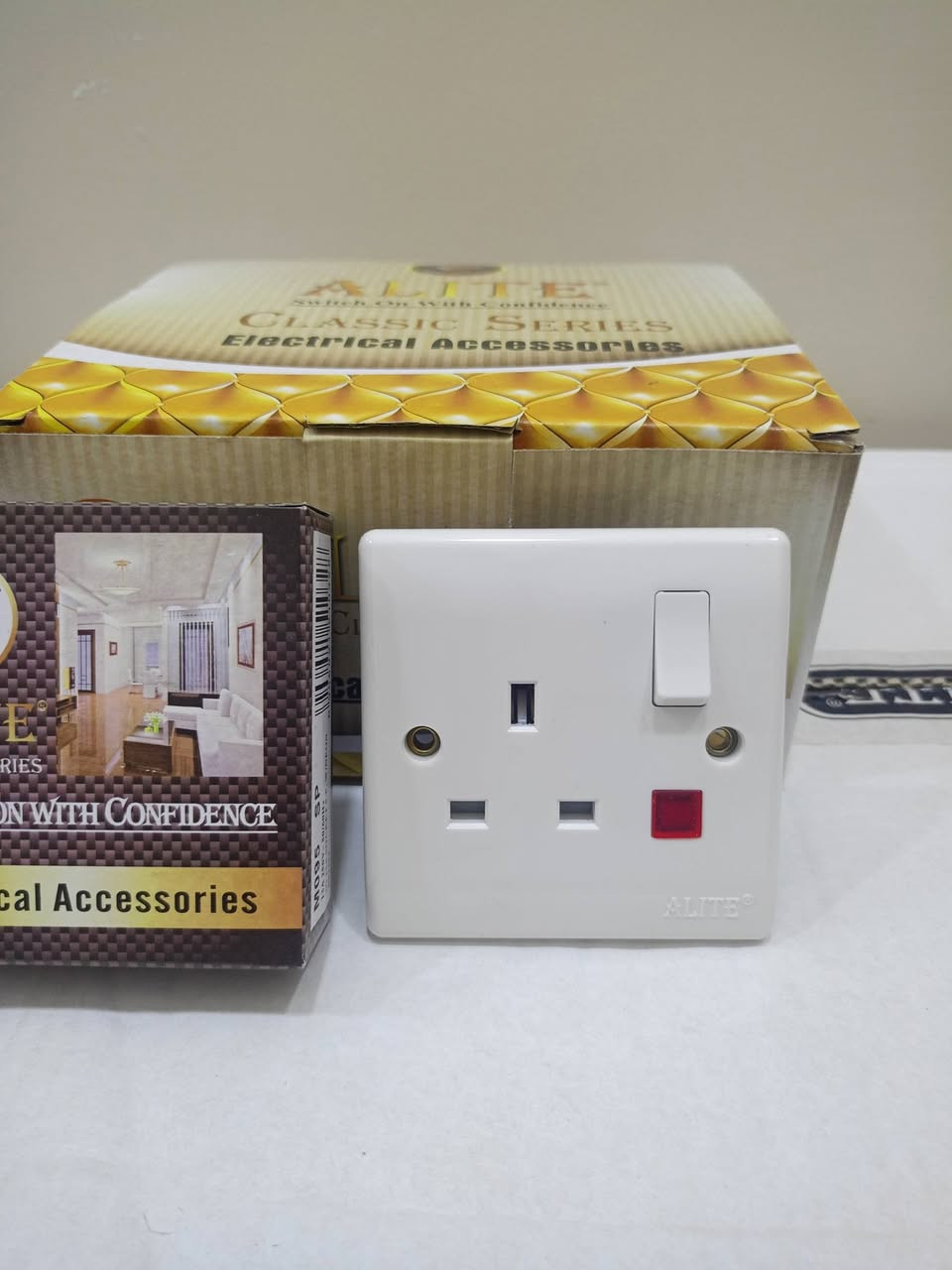 بلك سويج الأيت اصلي نحاس 
تعبئه 100 قطعه سعر الكارتون 80 
لتواصل ع رقم 
***********
