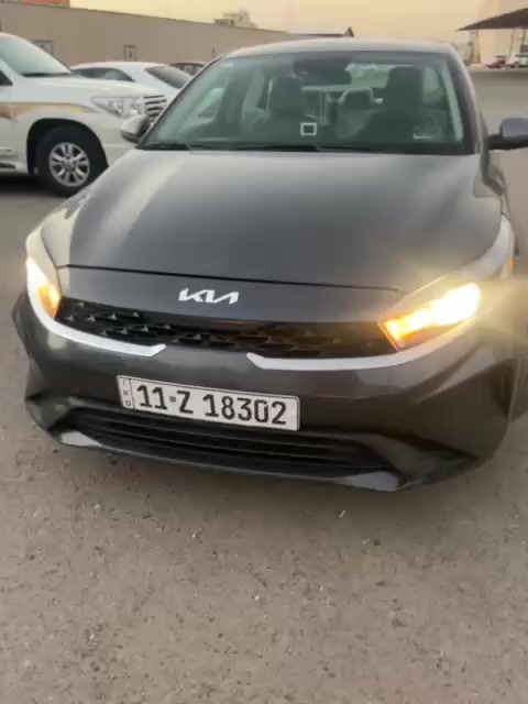 سلام عليكم عندي كيا فورتي مديل 2023 مواصفات نص فول حادث بس جاملغ ايمن فقط  وبيه بارد بل باب السايق شبر  السياره ماشي 27 سعره مرقم بغداد سعره 148 وبيه مجال رقم *********** مكان السياره بغداد
