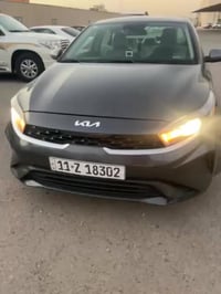 عندي كيا فورتي مديل 2023 مواصفات نص فول حادث بس جاملغ ايمن فقط  وبيه ب...