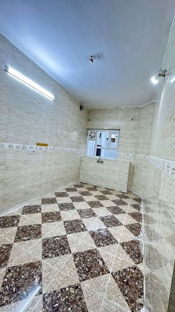 ———————————
دار للبيع ( 150م ) واجهة ( 6م ) 🏘
———————————
#موقع_العقار 🗺 : كركوك - حي الواسطي - خلف هيئة الحج و العمرة - على شارع 15 متر
———————————
درج خارجي : وارد الشهري - 450 الف

مكتب الماسة للعقار وبناء الدور والمباني السكنية
***********

———————————
